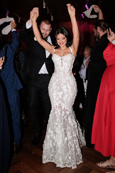 Gorgeous Mermaid V Neck Lace Long Wedding Dresses DM4092708
