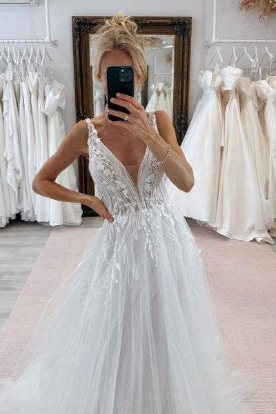 Gorgeous V Neck White Tulle Wedding Dresses with Appliques MD4062501