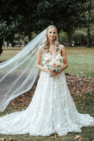 A-Line Sweetheart Tulle Lace Appliques Wedding Dresses with Train DM25102202